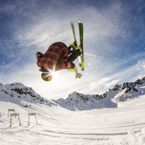 开云体育下载：意媒曝锋线转会博弈，红魔为齐尔克泽标价5000万，罗马接近4000万报价引关注