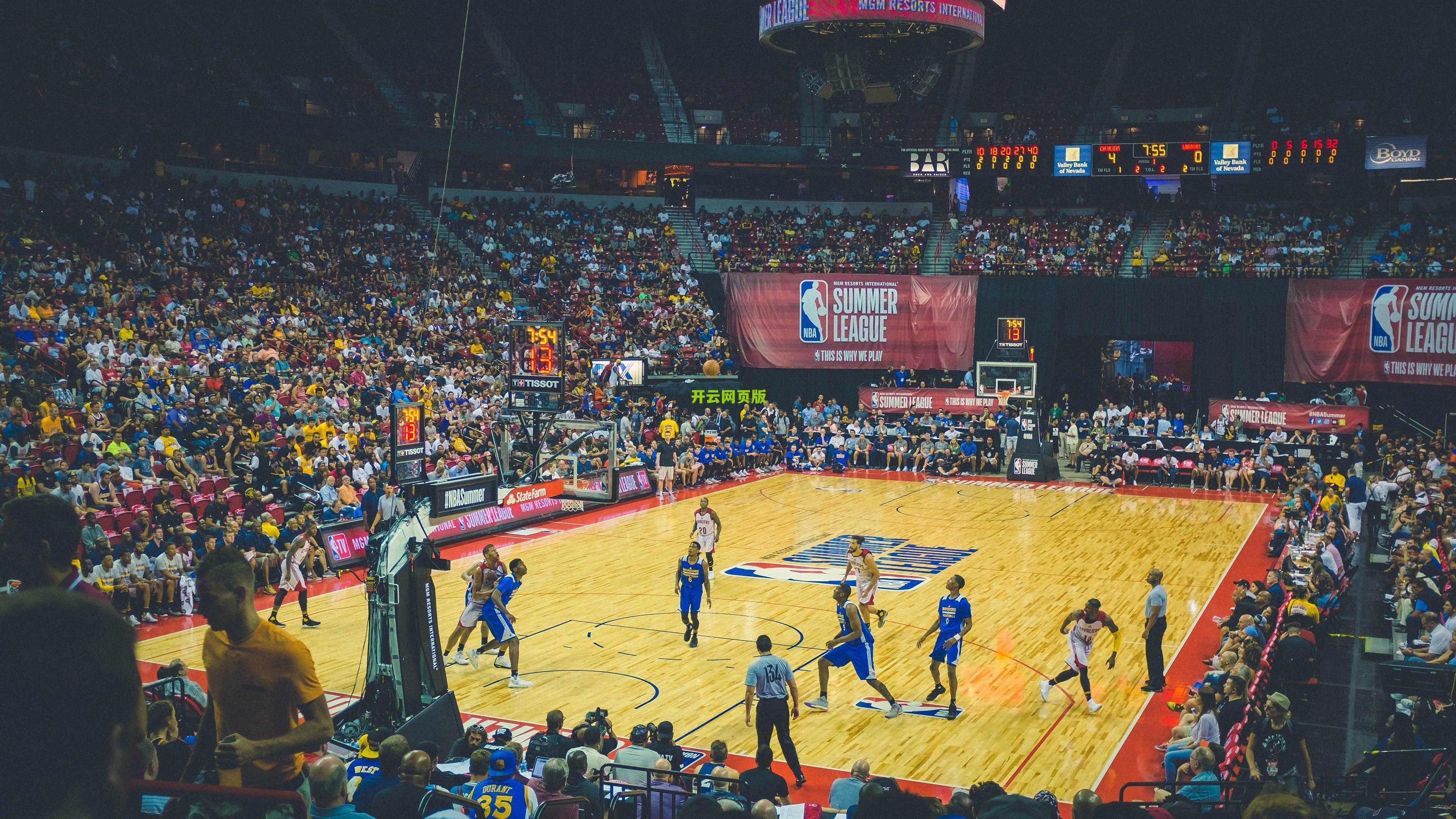 中伊大战一触即发！双方球队抵达赛场，球迷热情点燃决战前夜